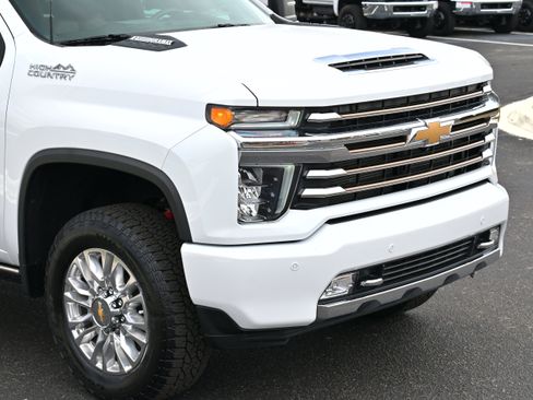 Used 2023 Chevrolet Silverado 2500 High Country w/ Z71 Off-Road Package image 30