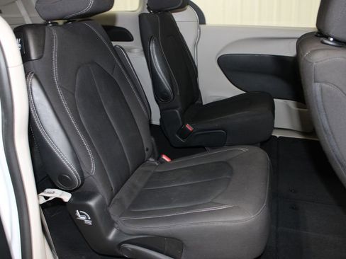 Used 2023 Chrysler Voyager LX image 23