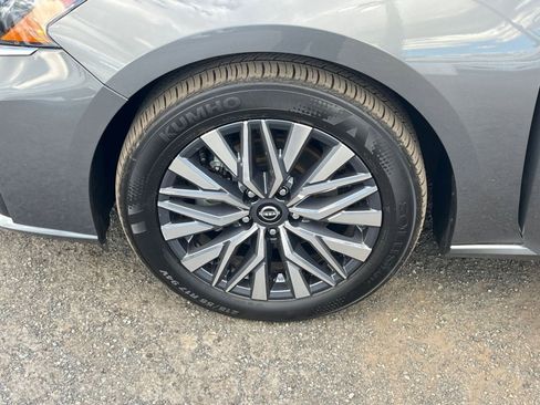 Used 2025 Nissan Altima 2.5 SV image 30