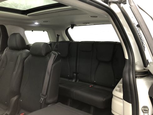 Certified 2024 Kia Carnival SX Prestige image 9