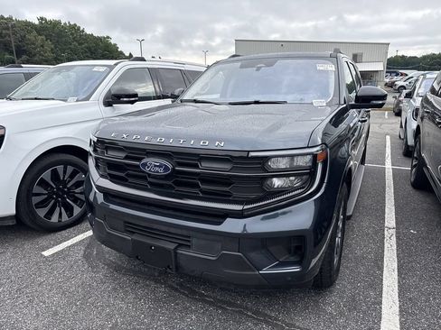 Used 2025 Ford Expedition Active AWD/4WD image 6