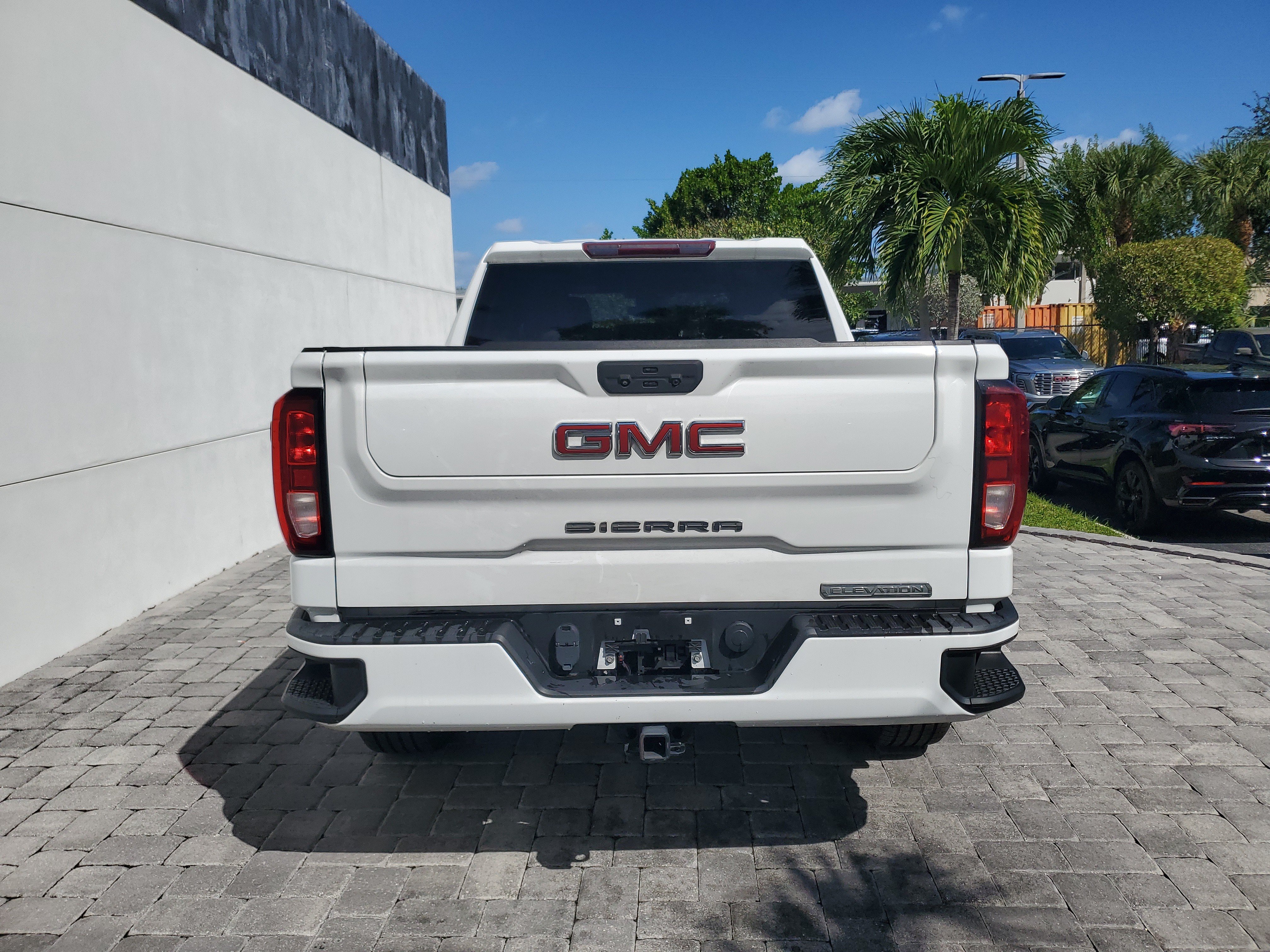 Used 2022 GMC Sierra 1500 Elevation RWD image 4