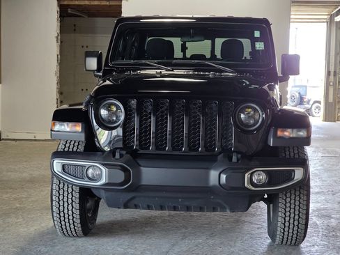 Used 2022 Jeep Gladiator Sport AWD/4WD image 2