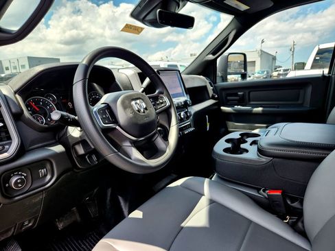 New 2025 RAM 2500 Tradesman w/ Chrome Appearance Group image 19