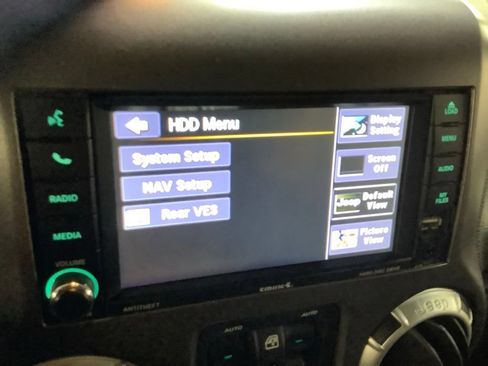 Used 2018 Jeep Wrangler Unlimited Rubicon w/ Connectivity Group AWD/4WD image 38