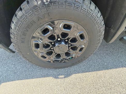 Used 2021 Chevrolet Silverado 2500 Custom w/ Custom Value Package AWD/4WD image 17