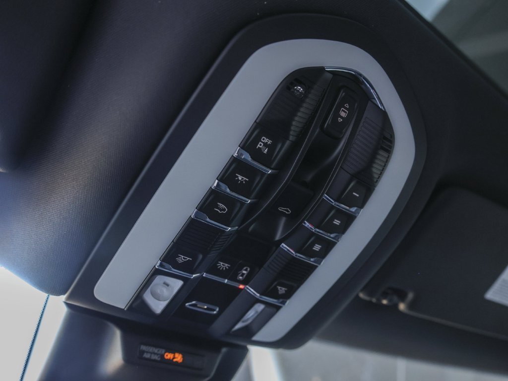 Certified 2026 Porsche Macan S AWD/4WD image 30
