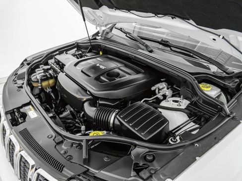 Used 2018 Jeep Grand Cherokee Laredo image 42