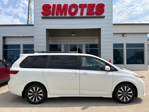 Used 2020 Toyota Sienna Limited Premium AWD/4WD image 1