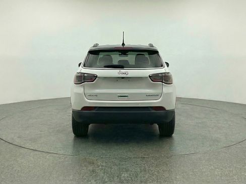 Used 2025 Jeep Compass Limited image 7