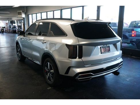 Used 2022 Kia Sorento EX w/ Panoramic Sunroof Package FWD image 5