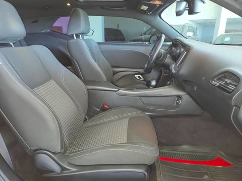 Used 2016 Dodge Challenger R/T w/ Driver Convenience Group RWD image 26