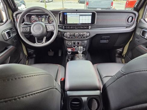 Used 2025 Jeep Wrangler Unlimited Rubicon AWD/4WD image 14