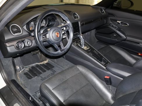 Used 2019 Porsche 718 Cayman RWD image 18