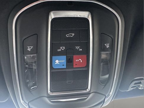 Used 2024 Jeep Wagoneer Series II w/ Flexible Seating Group image 30