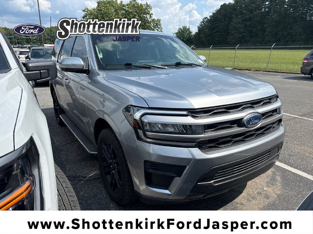 Used 2022 Ford Expedition XLT RWD image 1