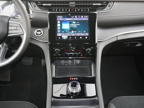 New 2025 Jeep Grand Cherokee L Altitude RWD image 8