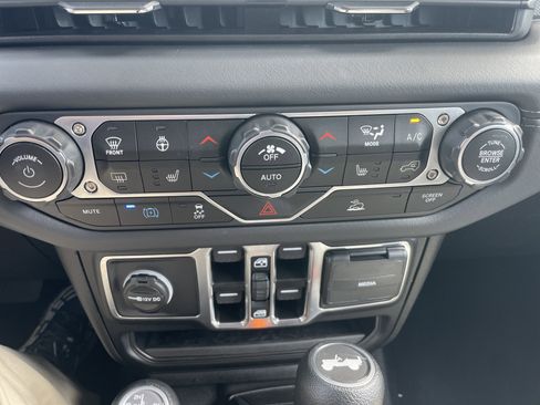 Certified 2025 Jeep Wrangler Unlimited Sahara AWD/4WD image 45