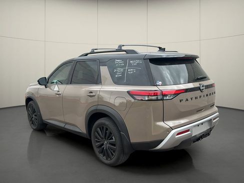 Used 2024 Nissan Pathfinder Platinum w/ Black Appearance Package image 5