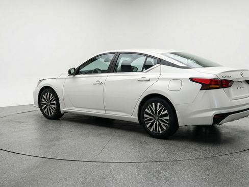 Used 2025 Nissan Altima 2.5 SV image 6