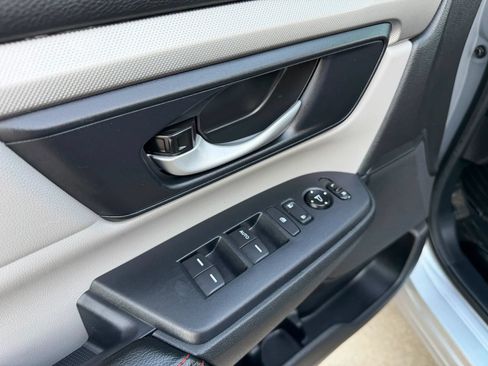 Used 2018 Honda CR-V LX image 11