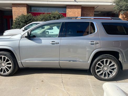 Used 2023 GMC Acadia Denali w/ Denali Ultimate Package AWD/4WD image 4