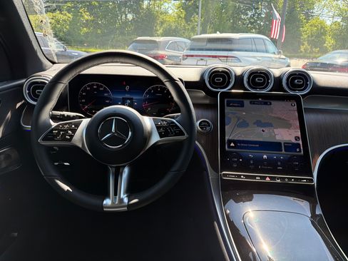 Used 2026 Mercedes-Benz GLC 300 4MATIC image 11