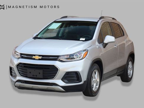 Used 2021 Chevrolet Trax LT w/ LT Convenience Package FWD image 7