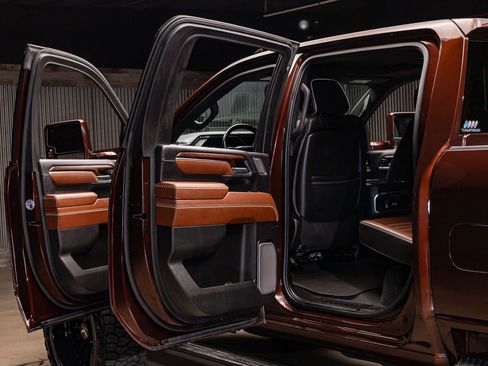 Used 2024 GMC Sierra 2500 Denali Ultimate image 32