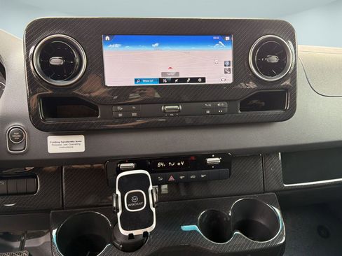 Used 2021 Mercedes-Benz Sprinter 2500 image 18