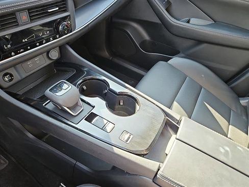 Used 2024 Nissan Rogue SV w/ SV Premium Package image 20