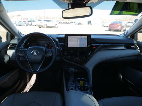 Used 2021 Toyota Camry XSE w/ Navigation Package image 19