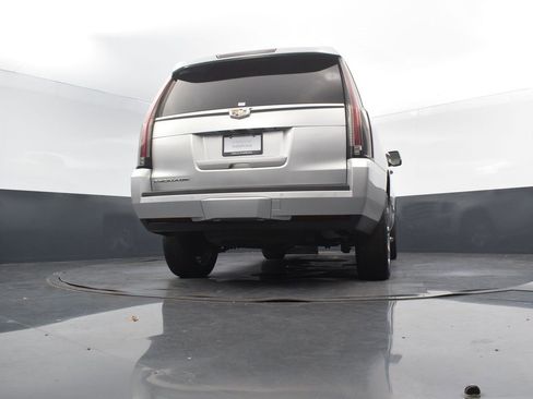 Used 2016 Cadillac Escalade Luxury image 52