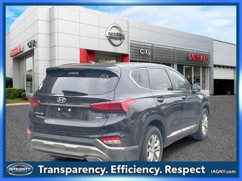 Used 2019 Hyundai Santa Fe SE image 5