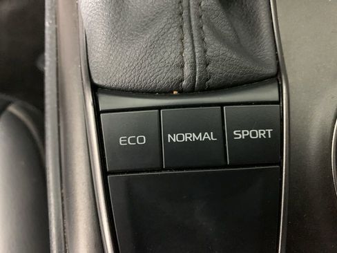 Used 2023 Toyota Camry SE w/ Convenience Package image 23