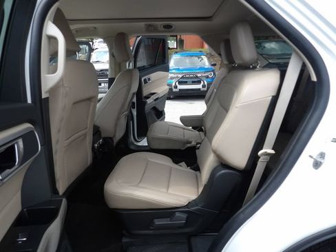 Certified 2021 Ford Explorer XLT w/ Equipment Group 202A RWD image 28