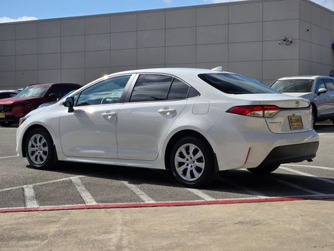 Used 2025 Toyota Corolla LE FWD image 5