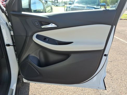 Used 2023 Buick Encore GX Select FWD image 29