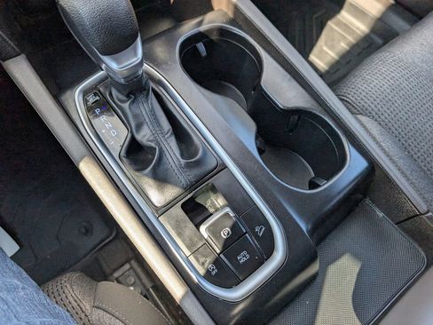 Used 2019 Hyundai Santa Fe SE AWD/4WD image 19
