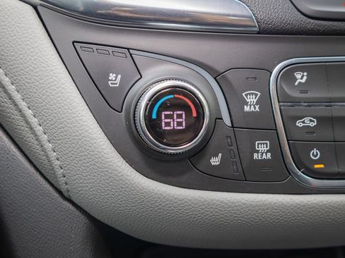 Used 2021 Chevrolet Equinox Premier FWD image 23
