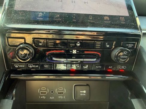 Used 2023 Jeep Grand Cherokee Limited image 21