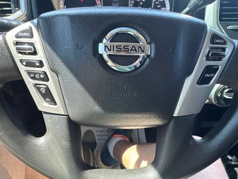 Used 2018 Nissan Titan SV AWD/4WD image 30