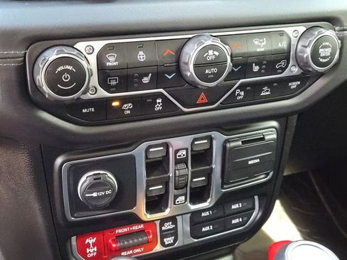 Certified 2025 Jeep Wrangler Unlimited Rubicon 392 AWD/4WD image 27