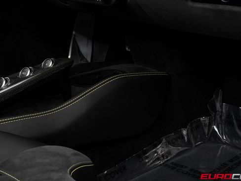 Used 2022 Ferrari F8 Tributo image 39
