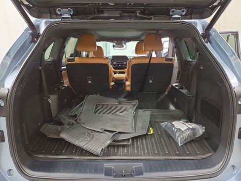 Used 2023 Toyota Highlander Platinum AWD/4WD image 9