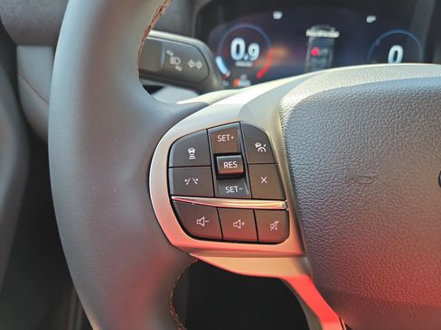 Used 2025 Ford Explorer Active image 12