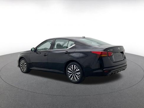 Used 2025 Nissan Altima 2.5 SV FWD image 7