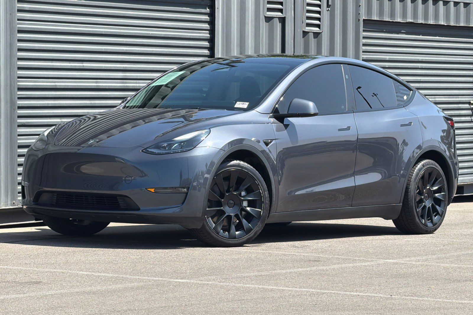 Used 2023 Tesla Model Y Long Range AWD/4WD image 1