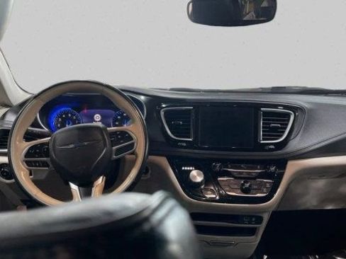 Used 2020 Chrysler Pacifica Limited image 14