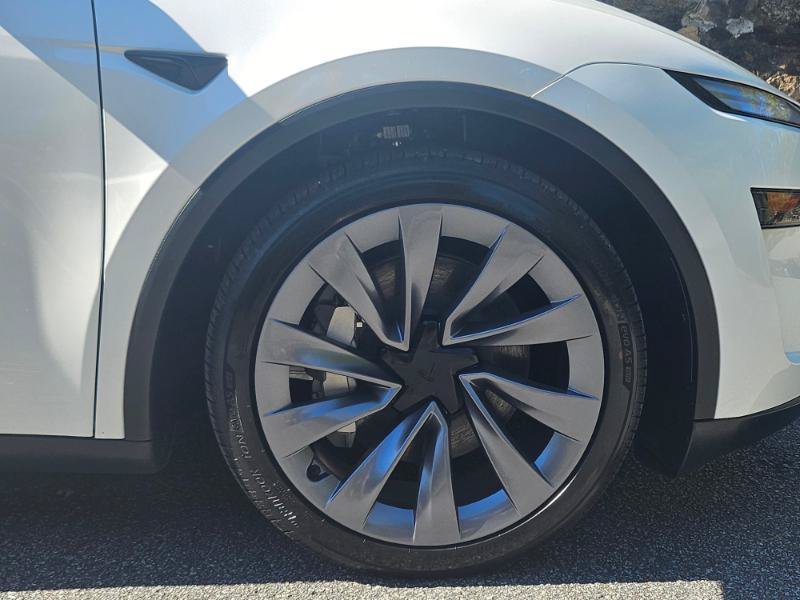 Used 2026 Tesla Model Y AWD image 17